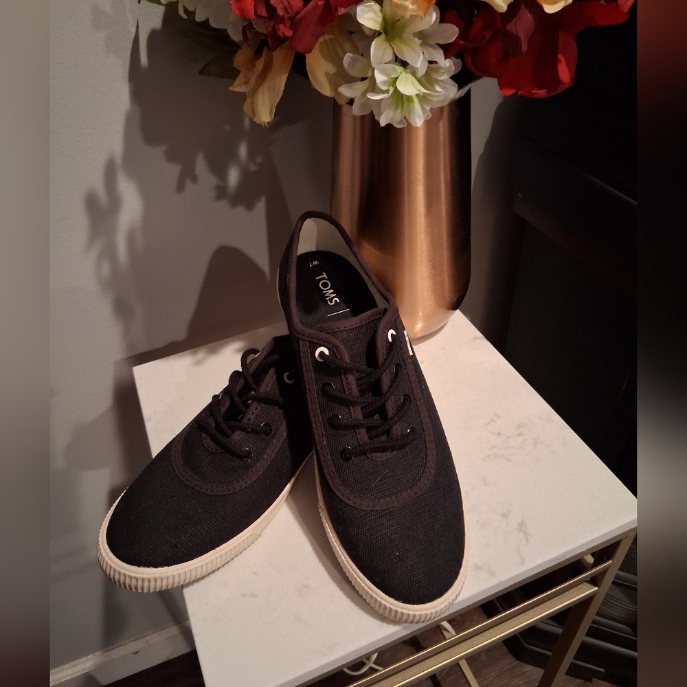 Tom's Black Sneakers, Size 7W, NWOT